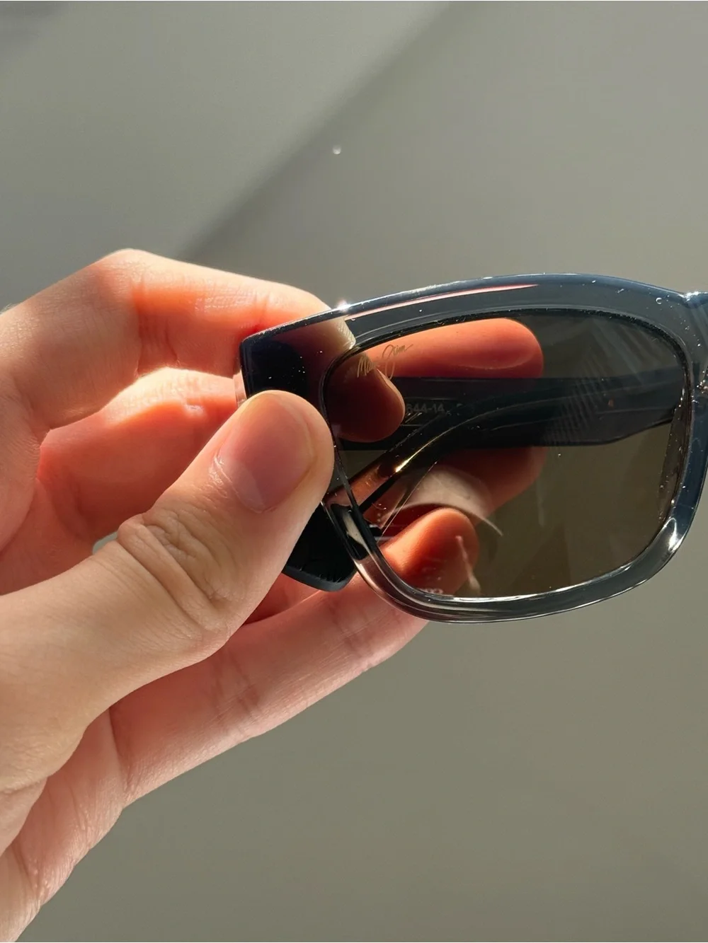Maui Jim Hanohano - Dark Gray Sunglasses with polarized HCL Lenses